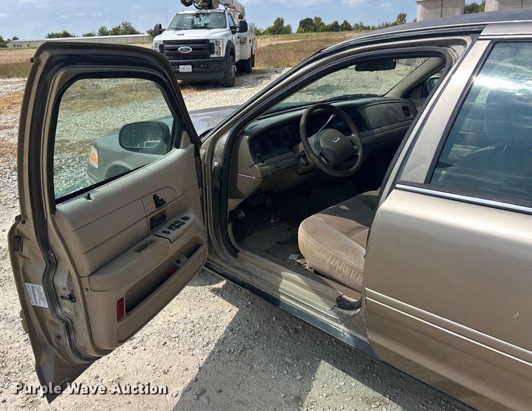 image for item ET3155 2003 Ford Crown Victoria Police Interceptor 