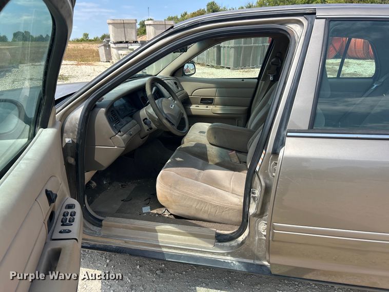 image for item ET3155 2003 Ford Crown Victoria Police Interceptor 