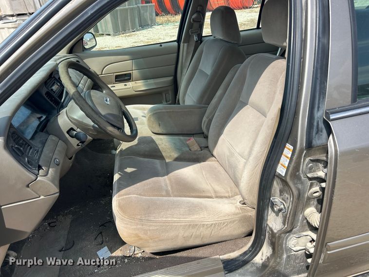 image for item ET3155 2003 Ford Crown Victoria Police Interceptor 