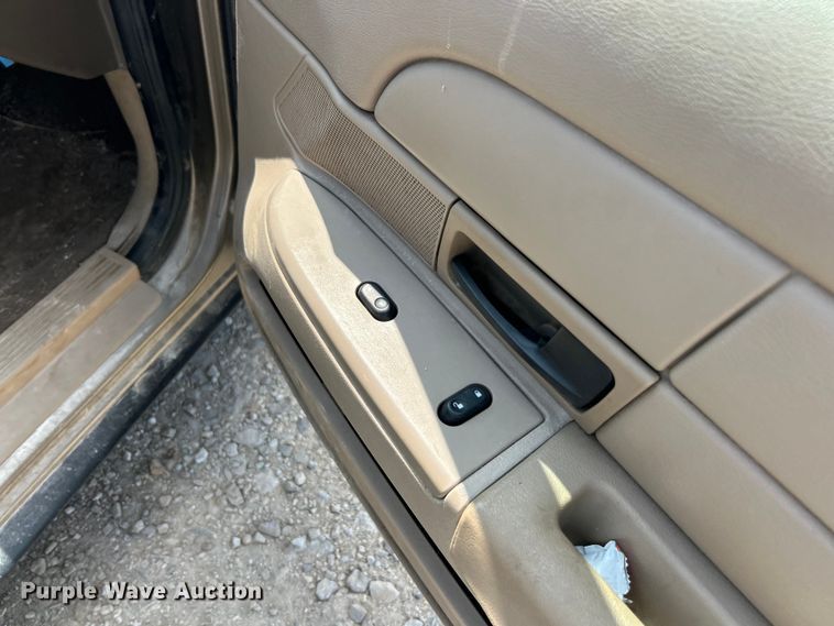 image for item ET3155 2003 Ford Crown Victoria Police Interceptor 