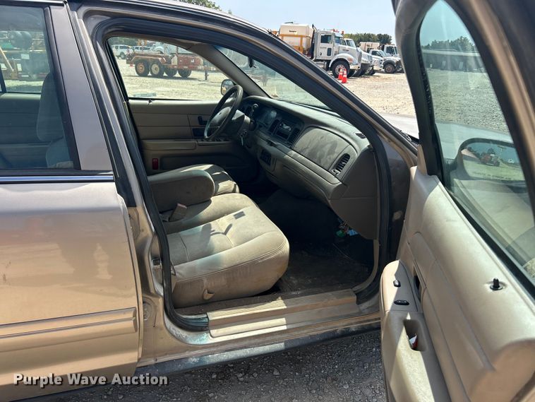 image for item ET3155 2003 Ford Crown Victoria Police Interceptor 