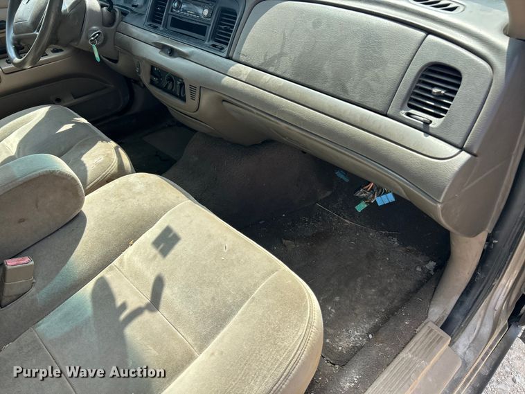 image for item ET3155 2003 Ford Crown Victoria Police Interceptor 