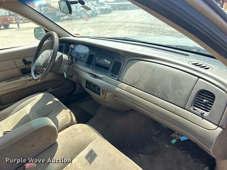 image for item ET3155 2003 Ford Crown Victoria Police Interceptor 