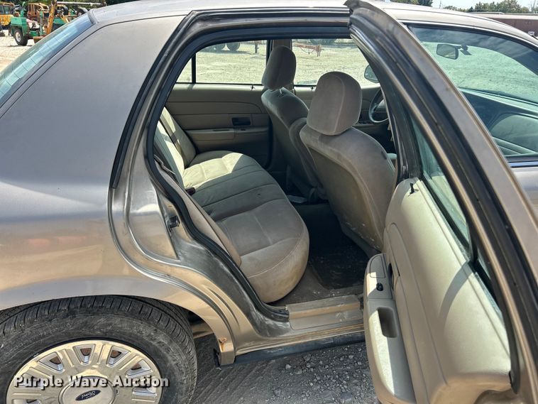 image for item ET3155 2003 Ford Crown Victoria Police Interceptor 