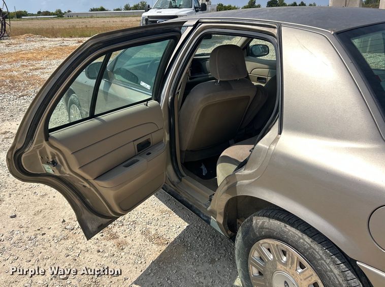 image for item ET3155 2003 Ford Crown Victoria Police Interceptor 