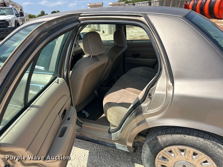 image for item ET3155 2003 Ford Crown Victoria Police Interceptor 