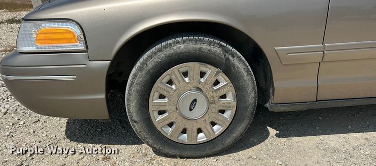 image for item ET3155 2003 Ford Crown Victoria Police Interceptor 