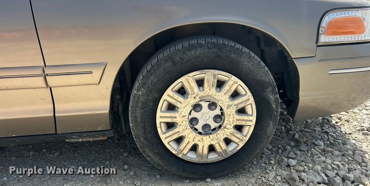 image for item ET3155 2003 Ford Crown Victoria Police Interceptor 