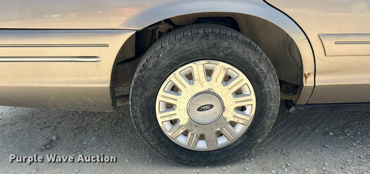 image for item ET3155 2003 Ford Crown Victoria Police Interceptor 