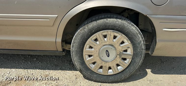 image for item ET3155 2003 Ford Crown Victoria Police Interceptor 