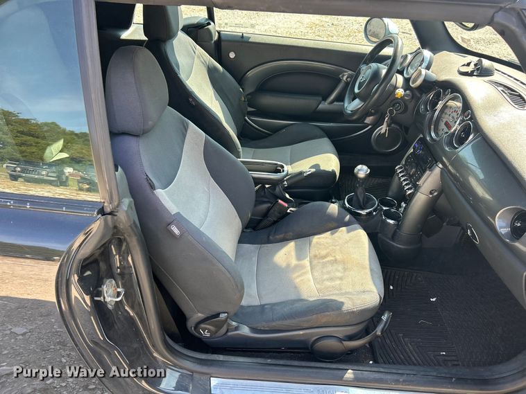 image for item ET3182 2008 Mini Cooper S convertible