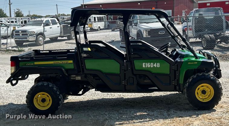 image for item ET3185 2016 John Deere 825iS4 utility vehicle