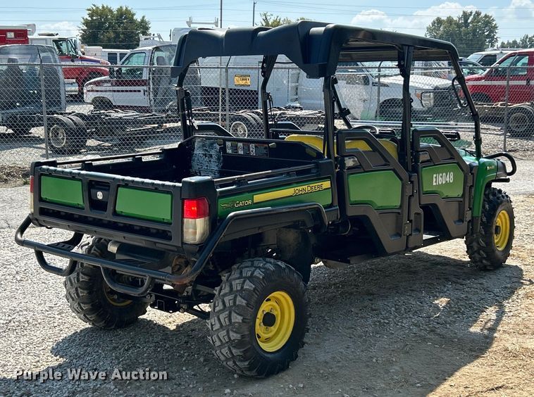 image for item ET3185 2016 John Deere 825iS4 utility vehicle