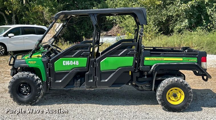 image for item ET3185 2016 John Deere 825iS4 utility vehicle