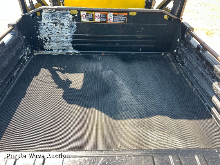 image for item ET3185 2016 John Deere 825iS4 utility vehicle