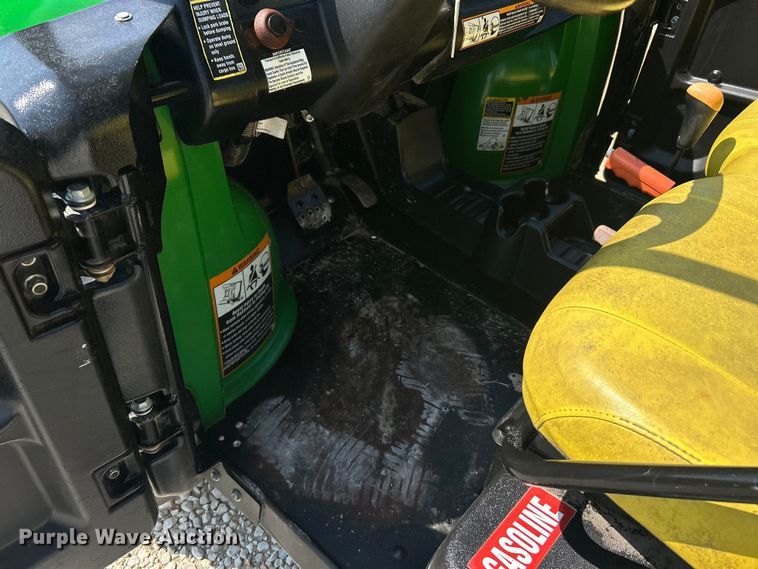 image for item ET3185 2016 John Deere 825iS4 utility vehicle