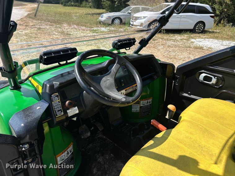 image for item ET3185 2016 John Deere 825iS4 utility vehicle