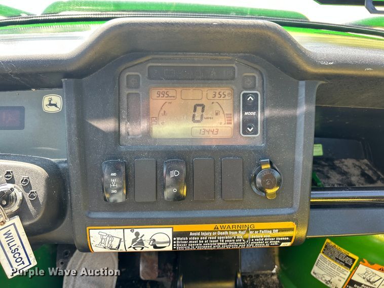 image for item ET3185 2016 John Deere 825iS4 utility vehicle