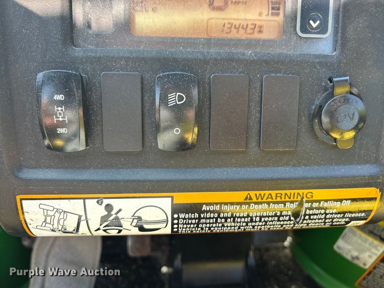 image for item ET3185 2016 John Deere 825iS4 utility vehicle