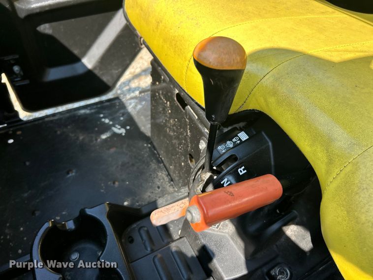 image for item ET3185 2016 John Deere 825iS4 utility vehicle