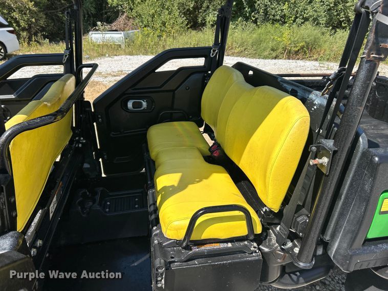 image for item ET3185 2016 John Deere 825iS4 utility vehicle