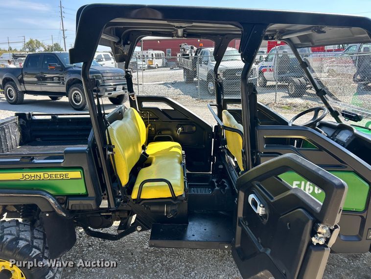 image for item ET3185 2016 John Deere 825iS4 utility vehicle