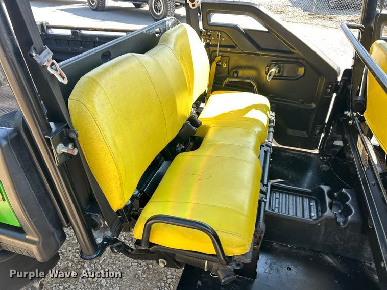 image for item ET3185 2016 John Deere 825iS4 utility vehicle