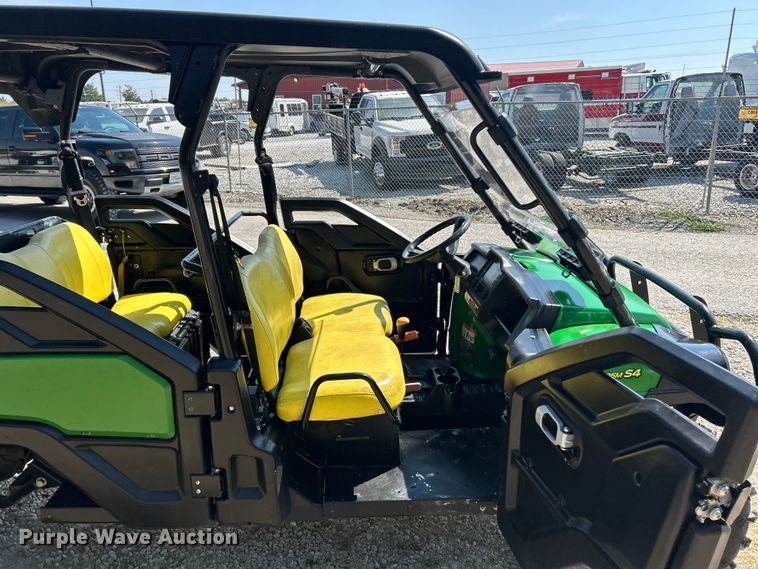 image for item ET3185 2016 John Deere 825iS4 utility vehicle