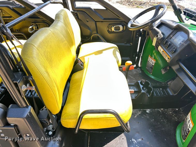 image for item ET3185 2016 John Deere 825iS4 utility vehicle