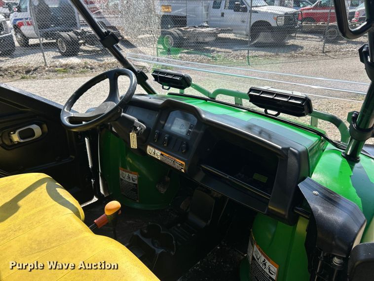image for item ET3185 2016 John Deere 825iS4 utility vehicle
