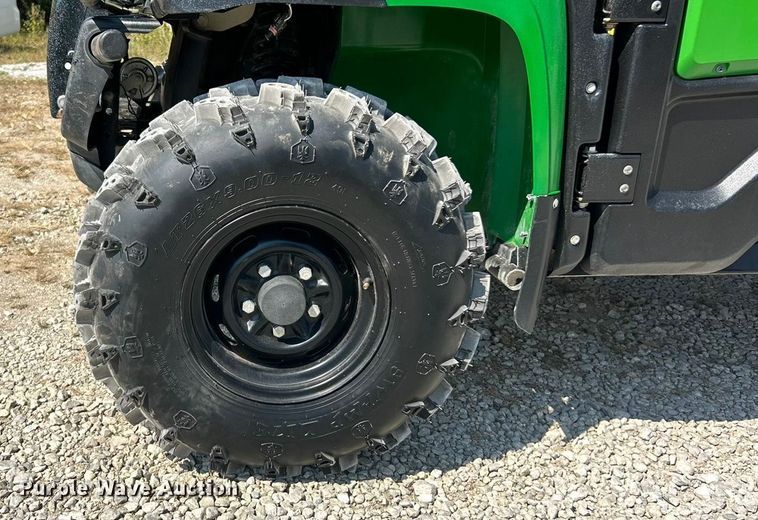 image for item ET3185 2016 John Deere 825iS4 utility vehicle