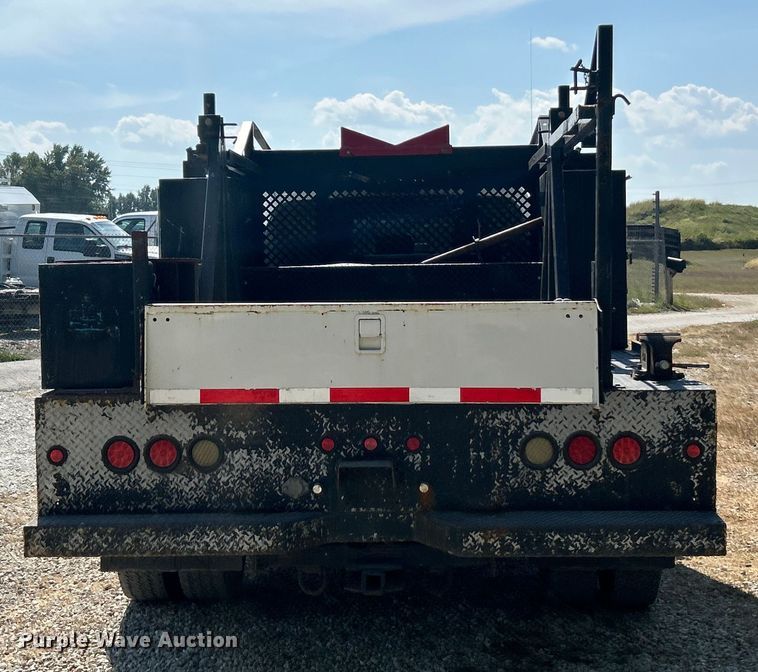 image for item ET3186 2011 Ford F550 Super Duty Crew Cab flatbed truck