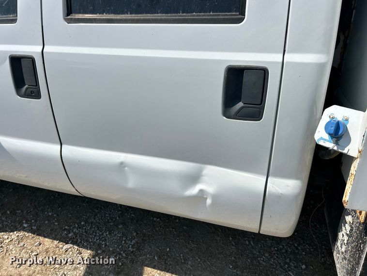 image for item ET3186 2011 Ford F550 Super Duty Crew Cab flatbed truck