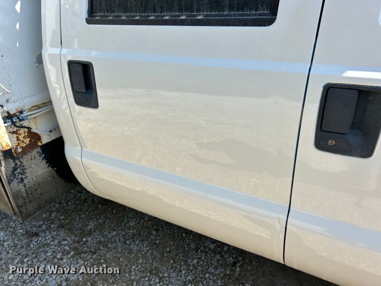 image for item ET3186 2011 Ford F550 Super Duty Crew Cab flatbed truck