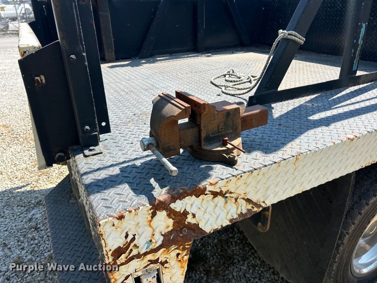 image for item ET3186 2011 Ford F550 Super Duty Crew Cab flatbed truck