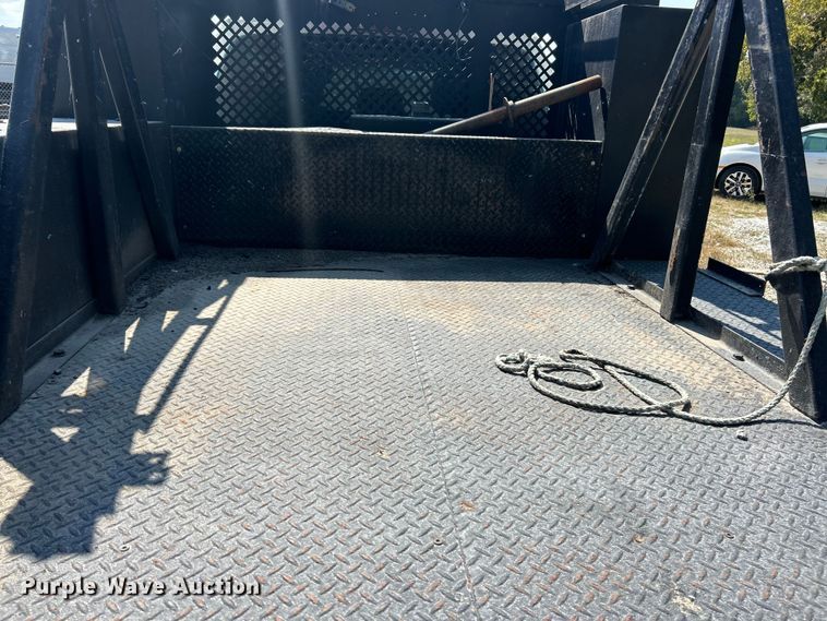 image for item ET3186 2011 Ford F550 Super Duty Crew Cab flatbed truck