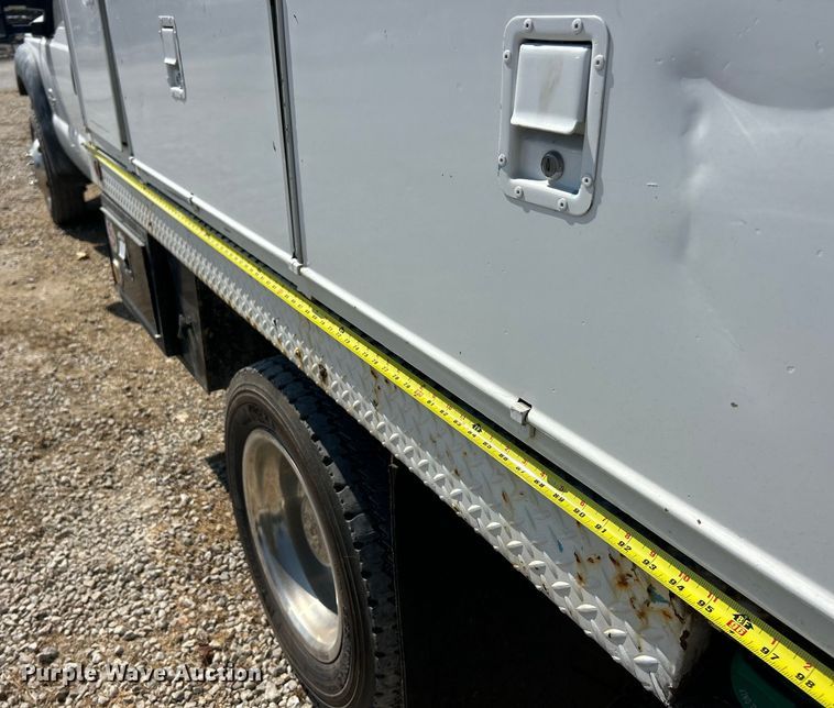 image for item ET3186 2011 Ford F550 Super Duty Crew Cab flatbed truck