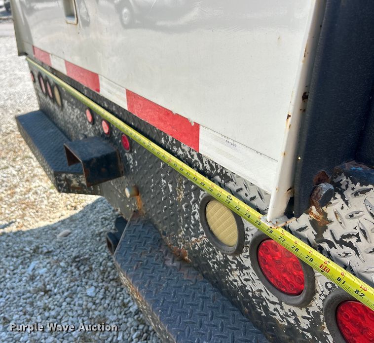 image for item ET3186 2011 Ford F550 Super Duty Crew Cab flatbed truck