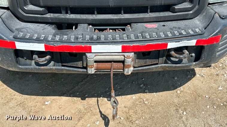 image for item ET3186 2011 Ford F550 Super Duty Crew Cab flatbed truck