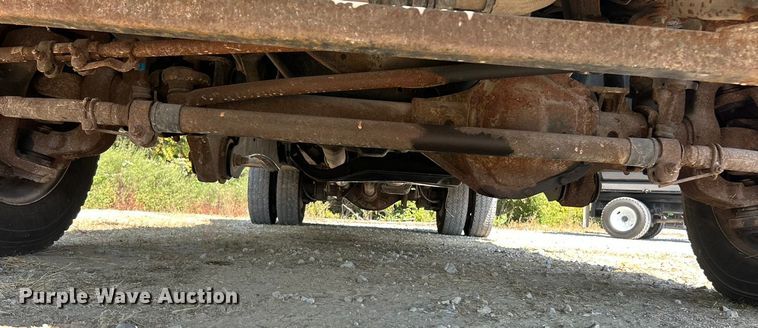 image for item ET3186 2011 Ford F550 Super Duty Crew Cab flatbed truck