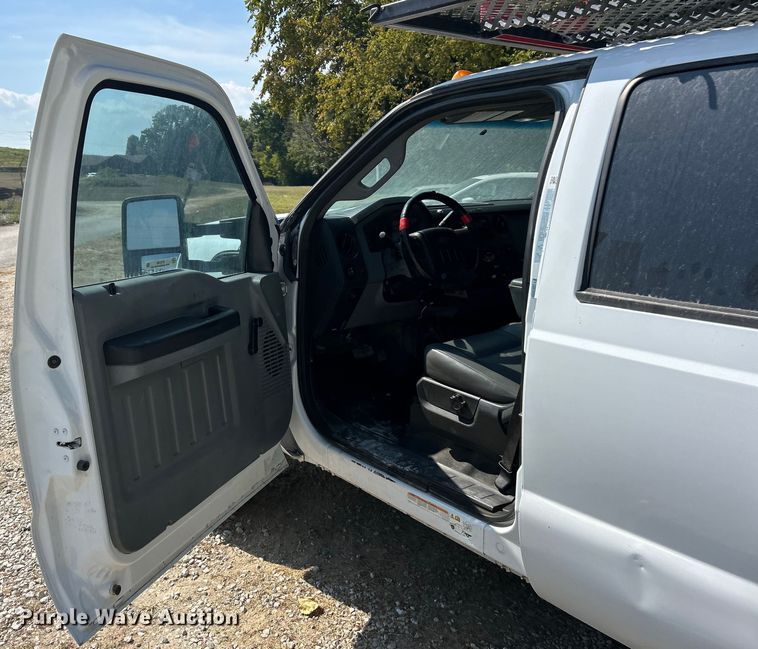 image for item ET3186 2011 Ford F550 Super Duty Crew Cab flatbed truck