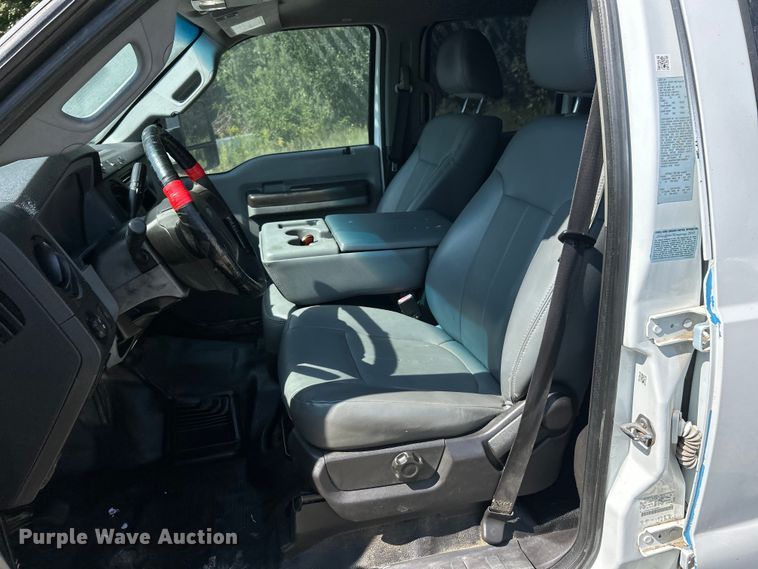 image for item ET3186 2011 Ford F550 Super Duty Crew Cab flatbed truck