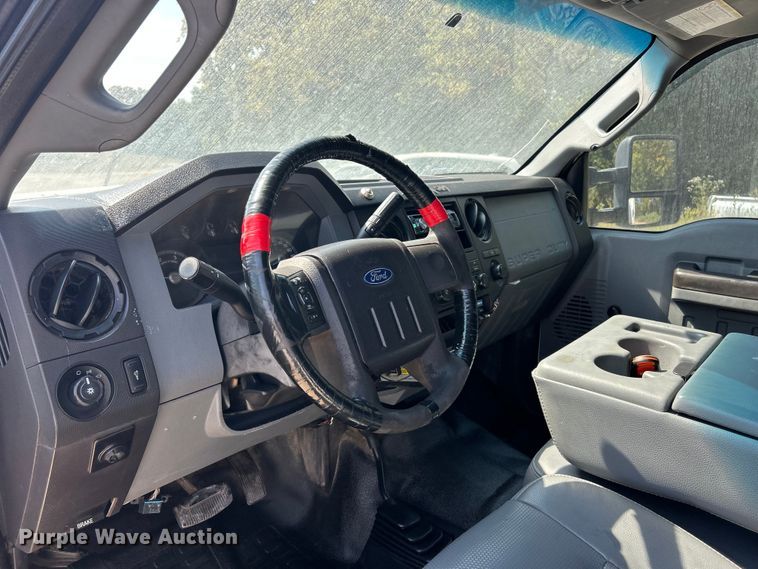 image for item ET3186 2011 Ford F550 Super Duty Crew Cab flatbed truck