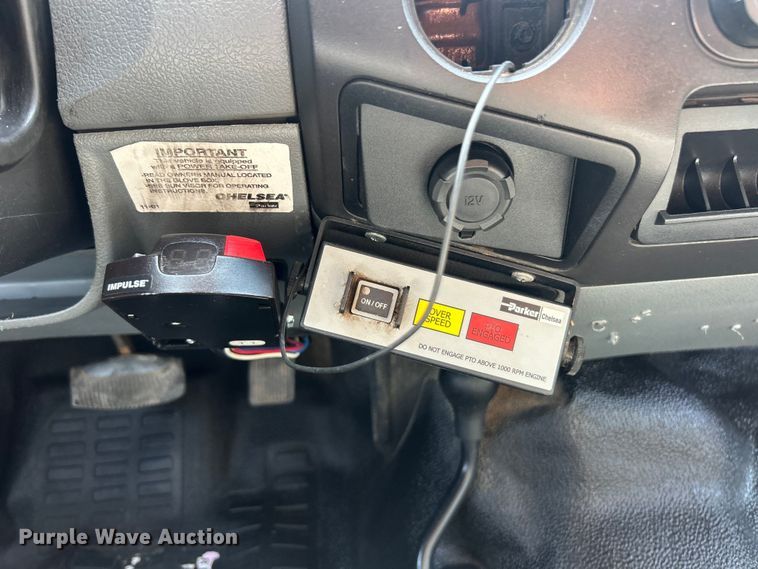 image for item ET3186 2011 Ford F550 Super Duty Crew Cab flatbed truck