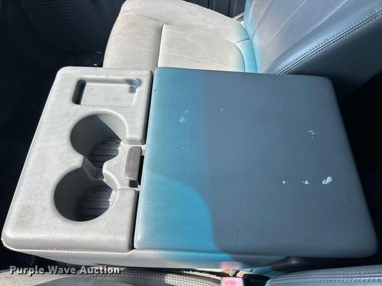 image for item ET3186 2011 Ford F550 Super Duty Crew Cab flatbed truck