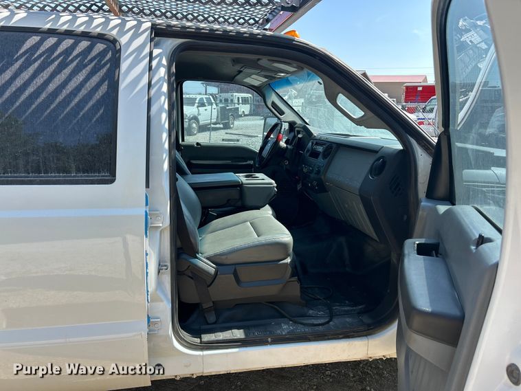 image for item ET3186 2011 Ford F550 Super Duty Crew Cab flatbed truck