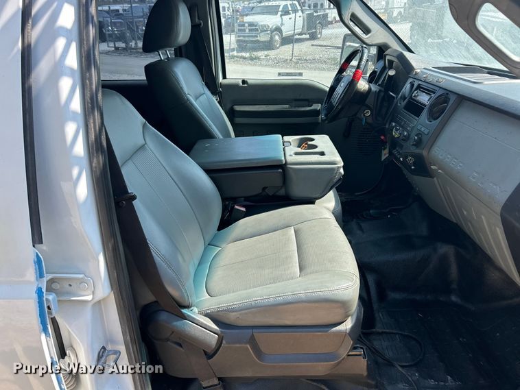 image for item ET3186 2011 Ford F550 Super Duty Crew Cab flatbed truck