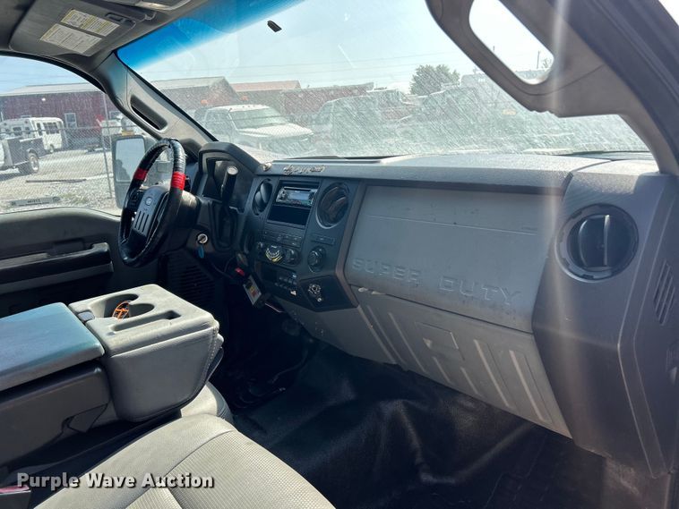 image for item ET3186 2011 Ford F550 Super Duty Crew Cab flatbed truck