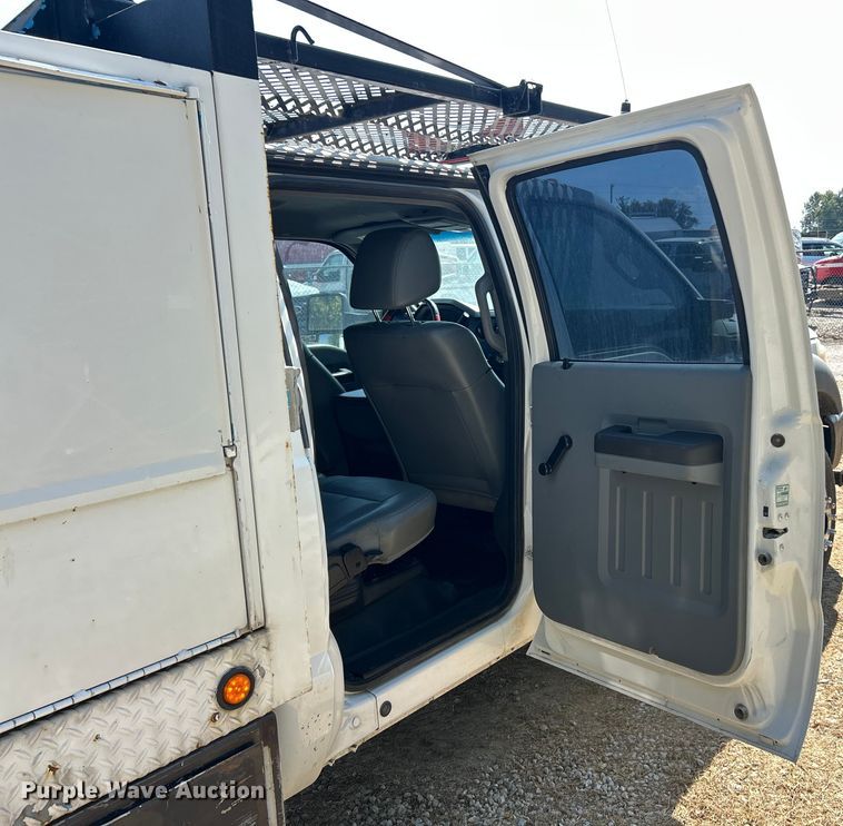 image for item ET3186 2011 Ford F550 Super Duty Crew Cab flatbed truck