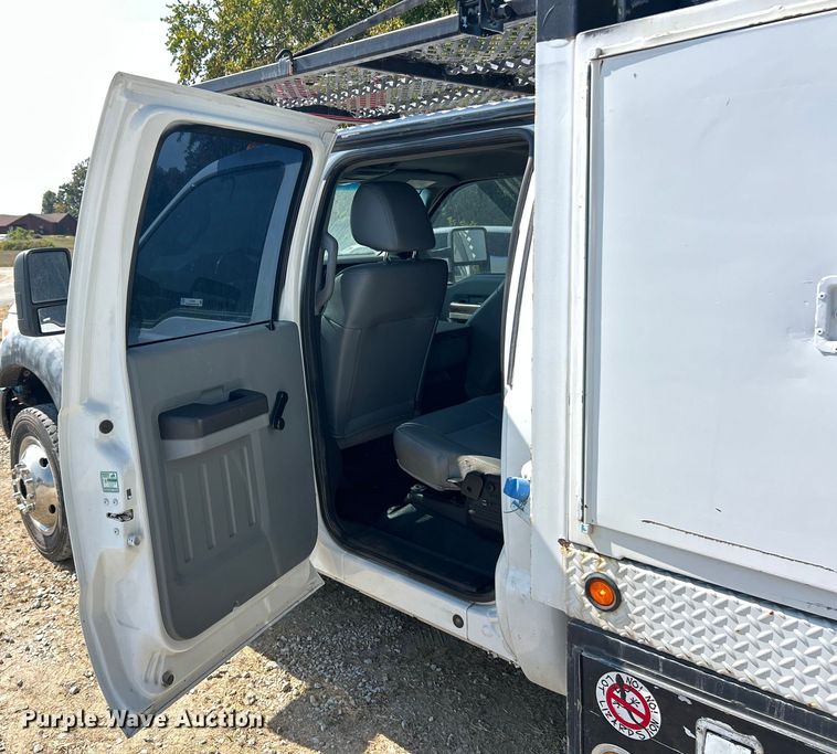 image for item ET3186 2011 Ford F550 Super Duty Crew Cab flatbed truck